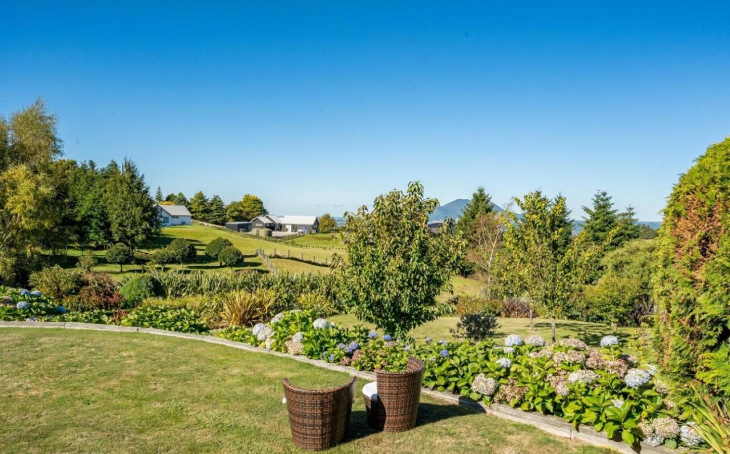 אגם טאופו Mountviews Lodge מראה חיצוני תמונה