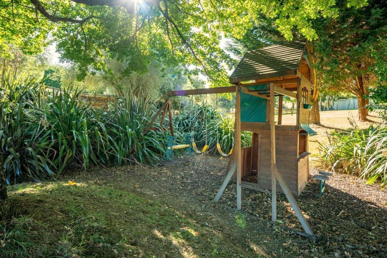 אגם טאופו Mountviews Lodge מראה חיצוני תמונה