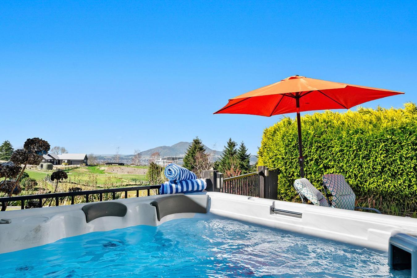 אגם טאופו Mountviews Lodge מראה חיצוני תמונה