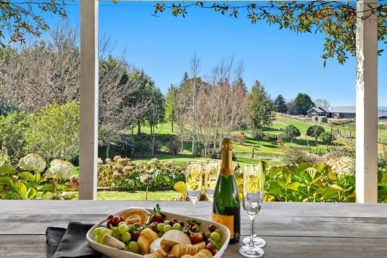 אגם טאופו Mountviews Lodge מראה חיצוני תמונה