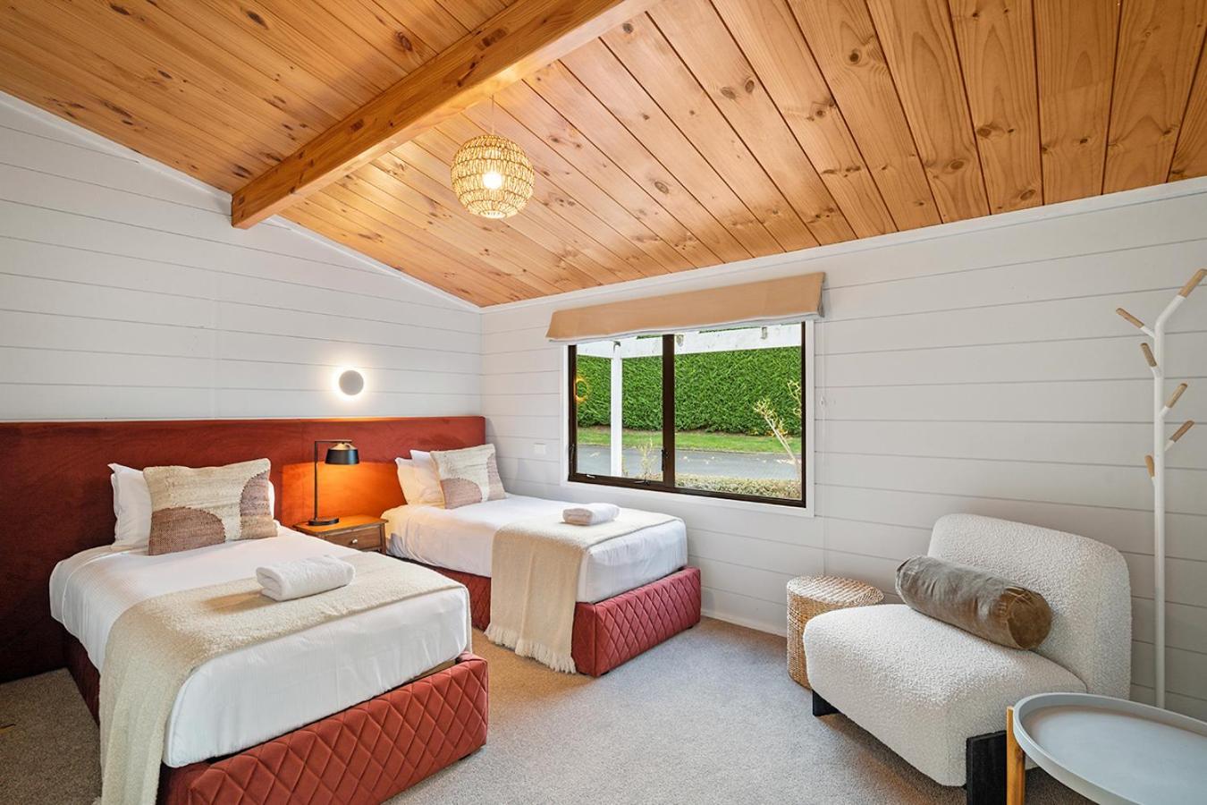אגם טאופו Mountviews Lodge מראה חיצוני תמונה